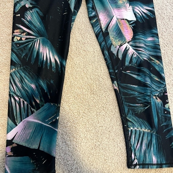 FABLETICS Women’s Tropical Print Leggings Fits S/M - Picture 4 of 9